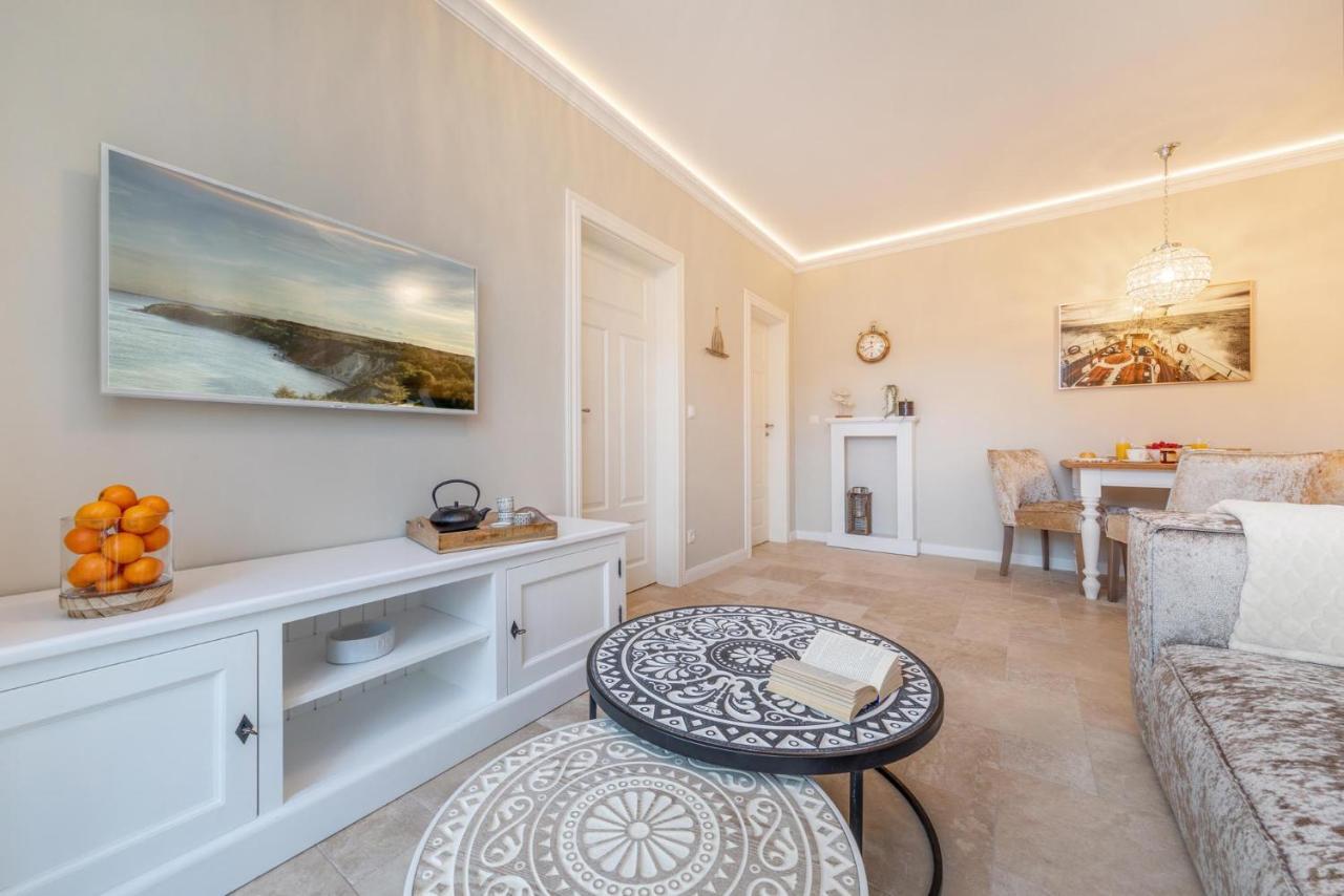 Traumhaus Unter Reet Lägenhet Zingst Exteriör bild